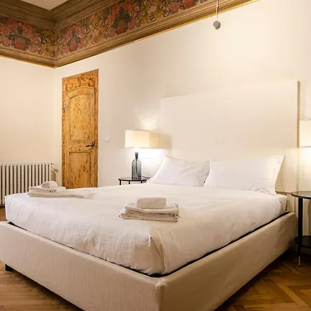 Azeglio Luxury Homes アパート